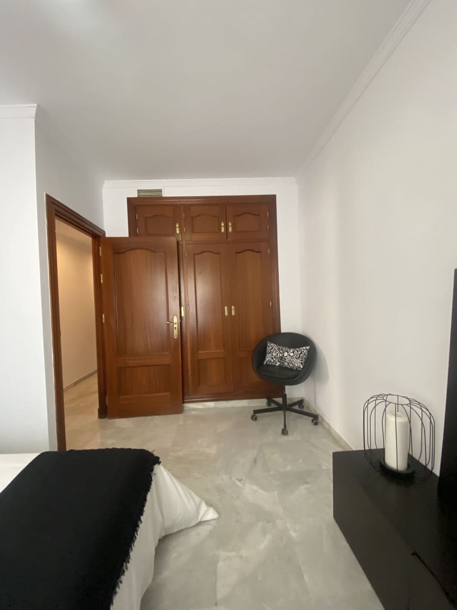 5 bedroom Villa for rent in Marbella with garage - € 5,500 (Ref: 8860365)