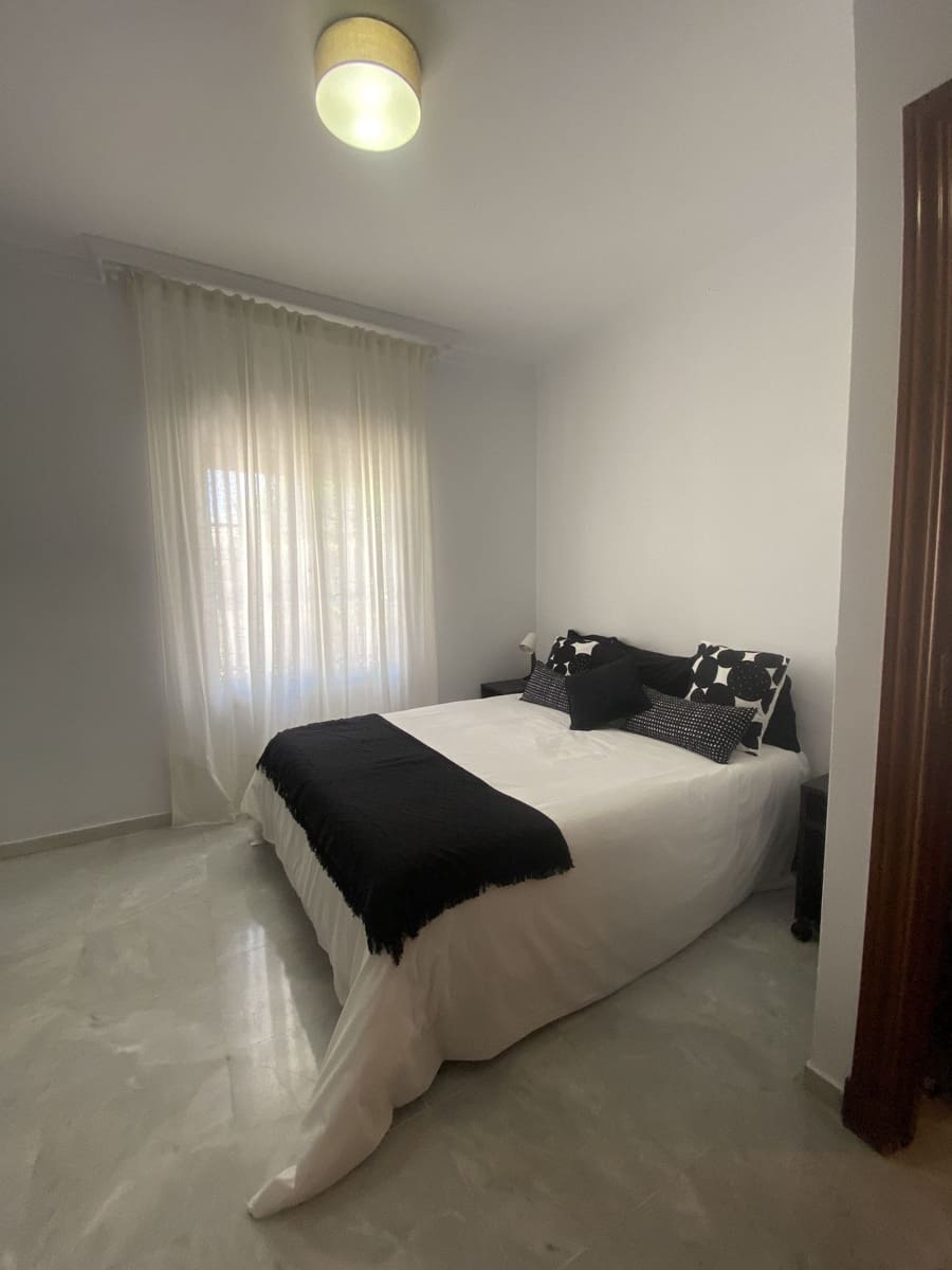 5 bedroom Villa for rent in Marbella with garage - € 5,500 (Ref: 8860365)