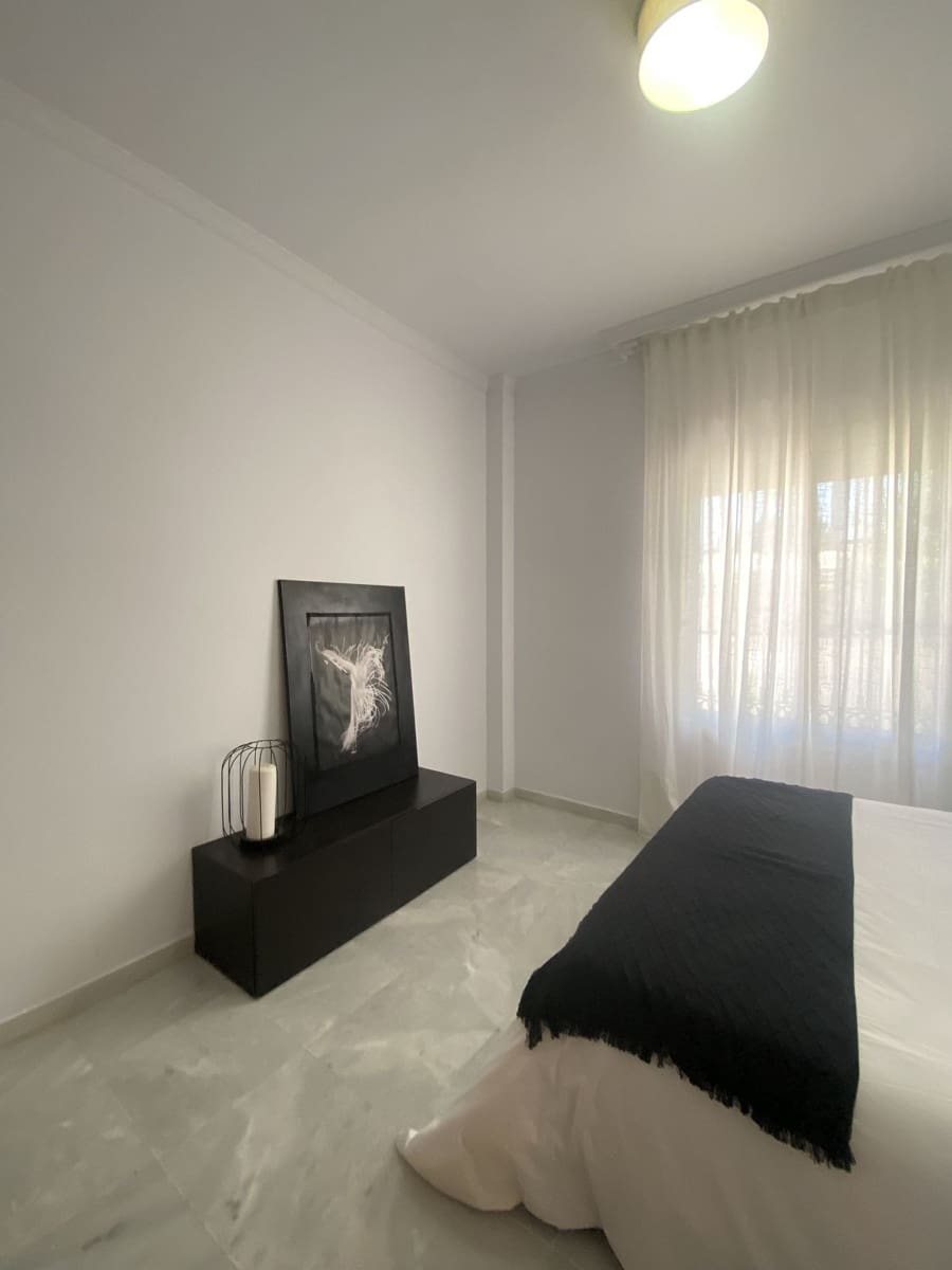 5 bedroom Villa for rent in Marbella with garage - € 5,500 (Ref: 8860365)