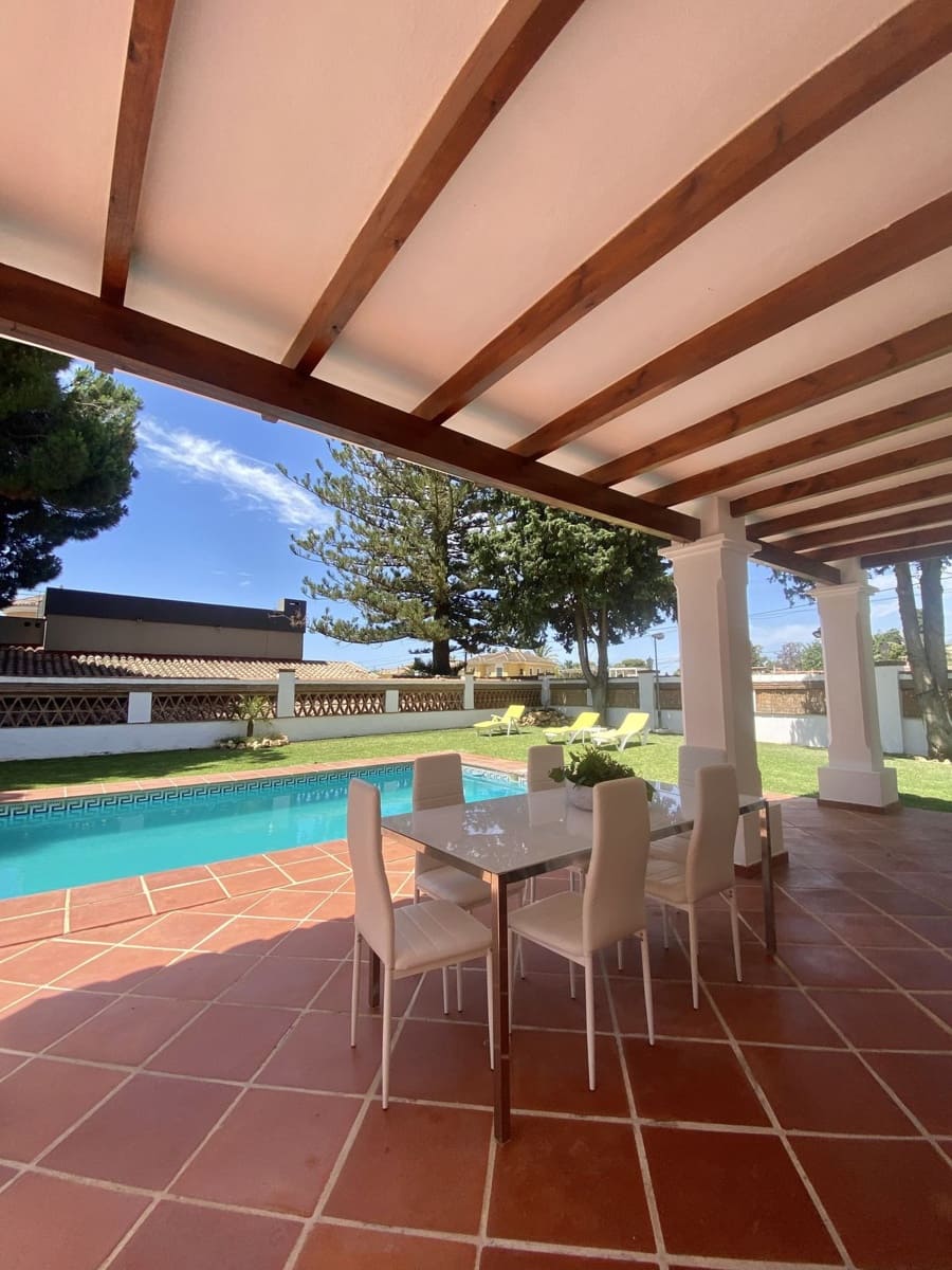5 bedroom Villa for rent in Marbella with garage - € 5,500 (Ref: 8860365)
