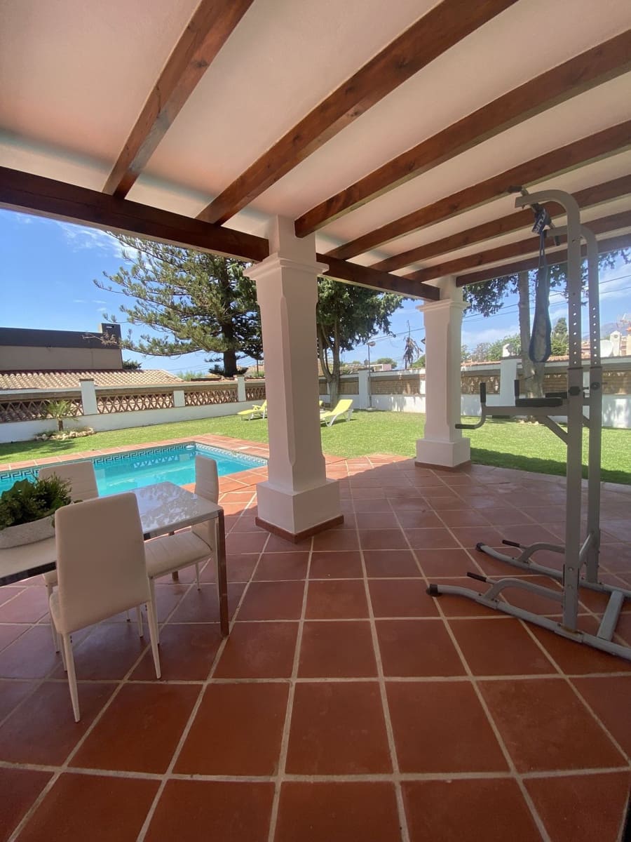 5 bedroom Villa for rent in Marbella with garage - € 5,500 (Ref: 8860365)