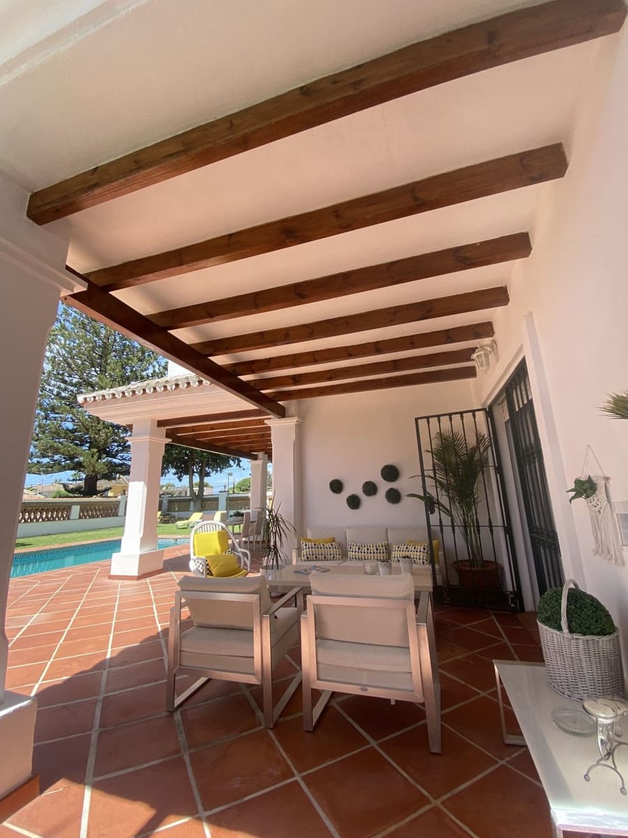 5 bedroom Villa for rent in Marbella with garage - € 5,500 (Ref: 8860365)