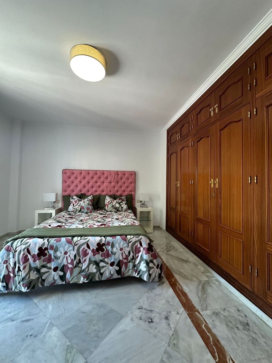 5 bedroom Villa for rent in Marbella with garage - € 5,500 (Ref: 8860365)