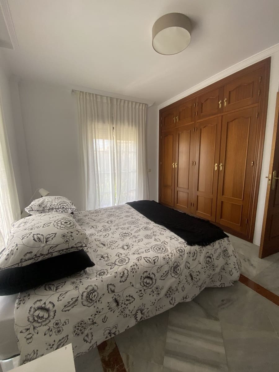 5 bedroom Villa for rent in Marbella with garage - € 5,500 (Ref: 8860365)