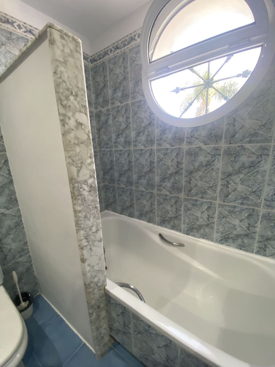 5 bedroom Villa for rent in Marbella with garage - € 5,500 (Ref: 8860365)