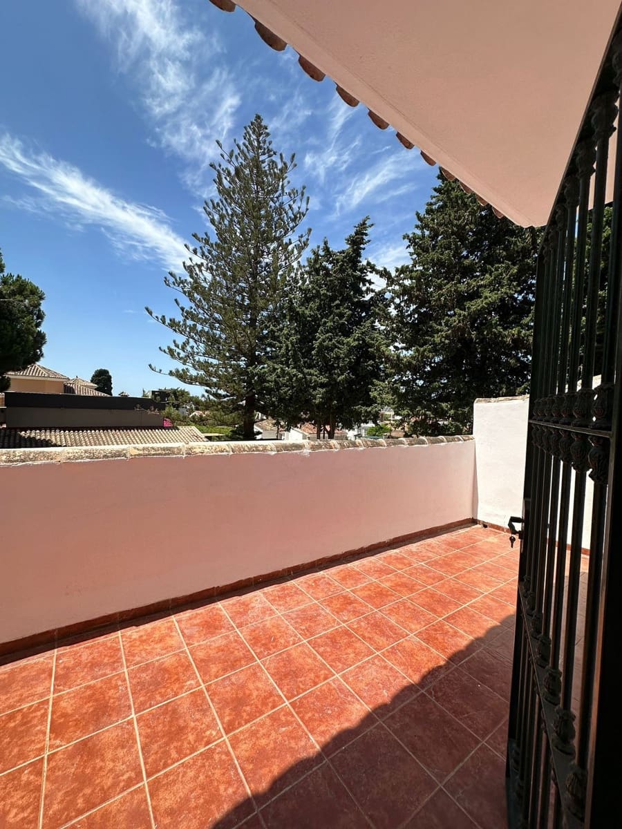 5 bedroom Villa for rent in Marbella with garage - € 5,500 (Ref: 8860365)