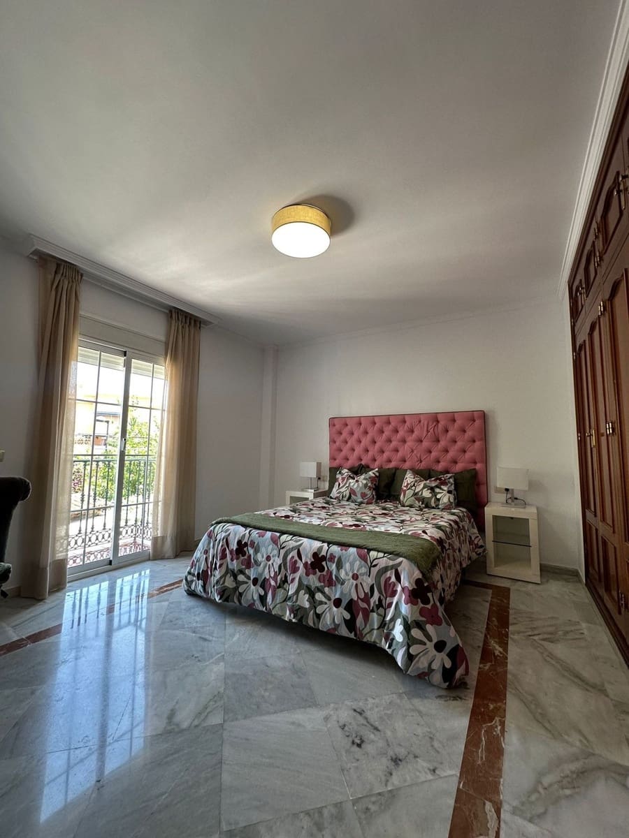 5 bedroom Villa for rent in Marbella with garage - € 5,500 (Ref: 8860365)