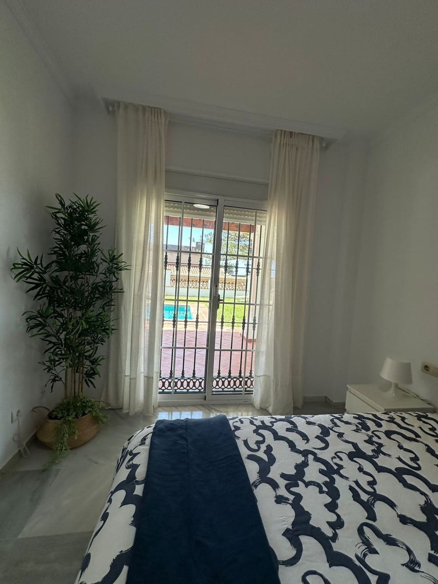 5 bedroom Villa for rent in Marbella with garage - € 5,500 (Ref: 8860365)