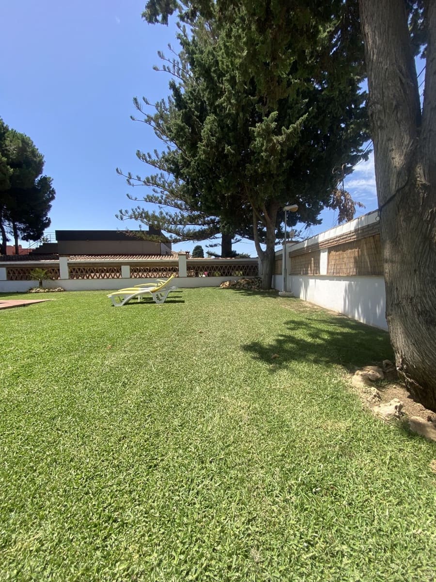 5 bedroom Villa for rent in Marbella with garage - € 5,500 (Ref: 8860365)