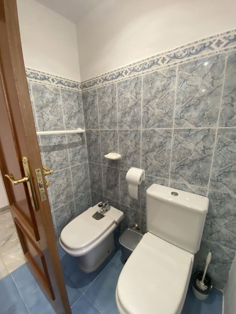 5 bedroom Villa for rent in Marbella with garage - € 5,500 (Ref: 8860365)