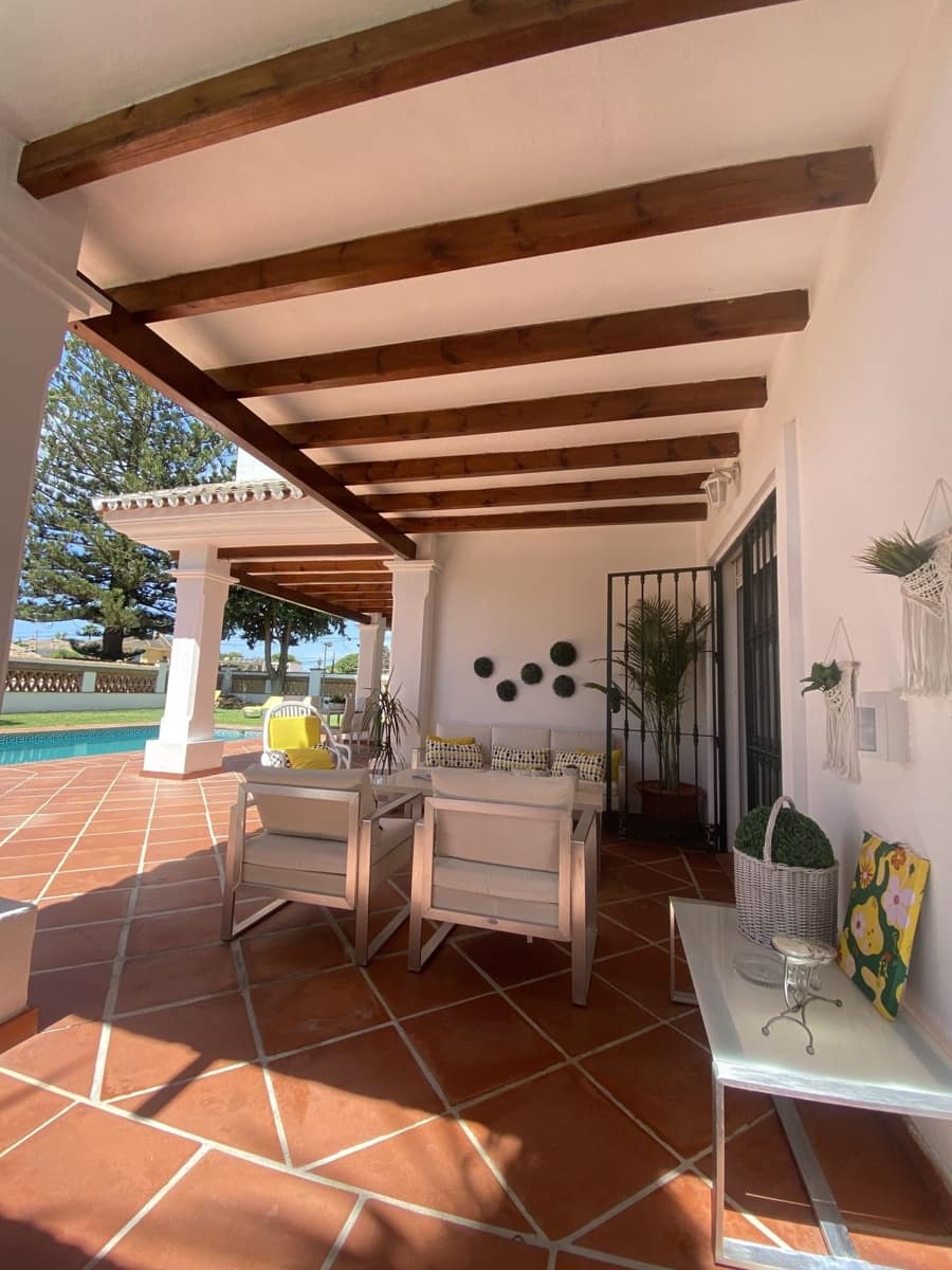 5 bedroom Villa for rent in Marbella with garage - € 5,500 (Ref: 8860365)