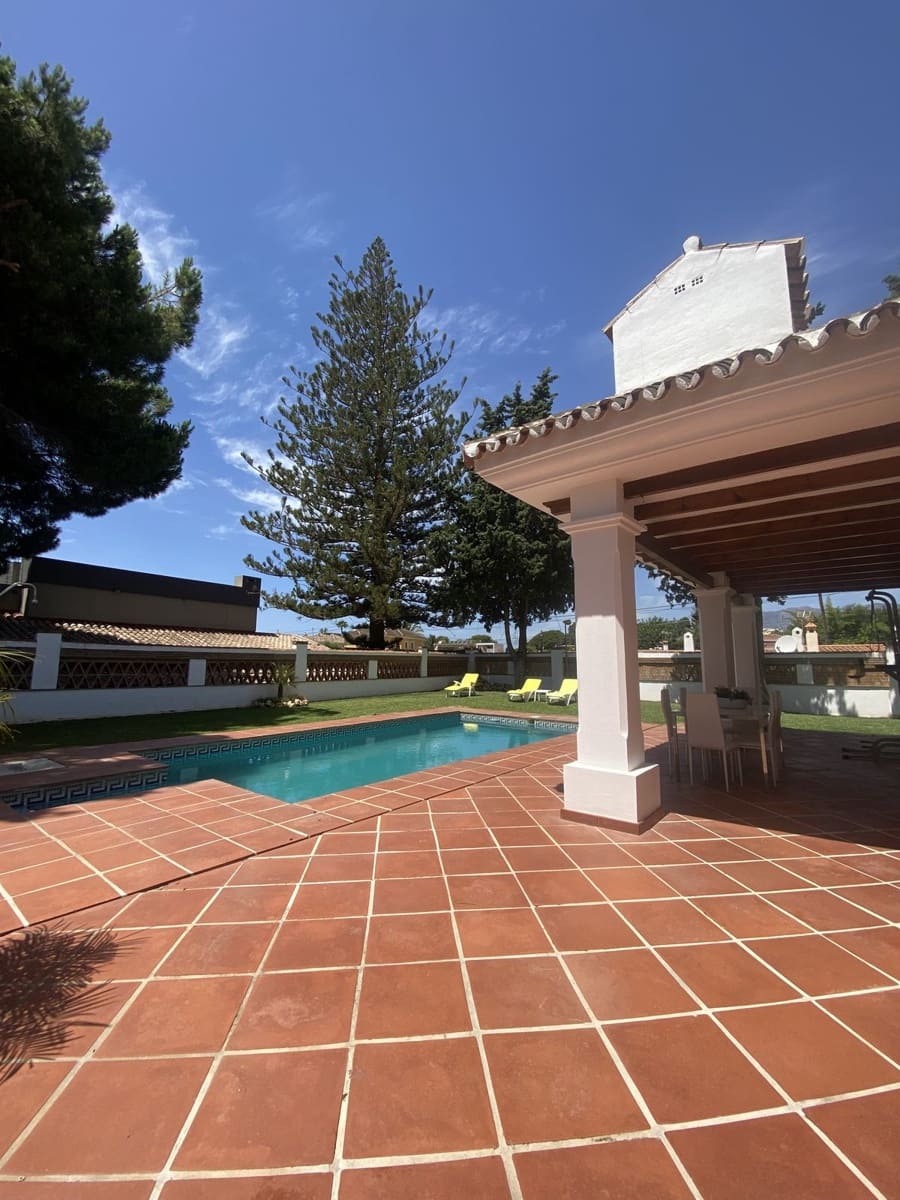 5 bedroom Villa for rent in Marbella with garage - € 5,500 (Ref: 8860365)