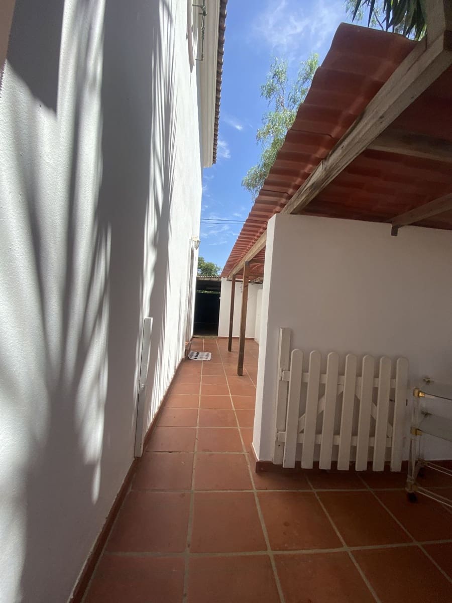 5 bedroom Villa for rent in Marbella with garage - € 5,500 (Ref: 8860365)