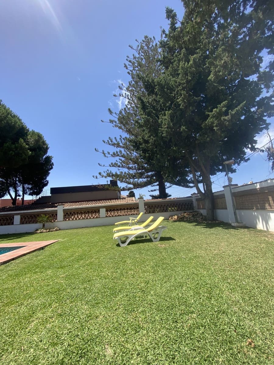 5 bedroom Villa for rent in Marbella with garage - € 5,500 (Ref: 8860365)