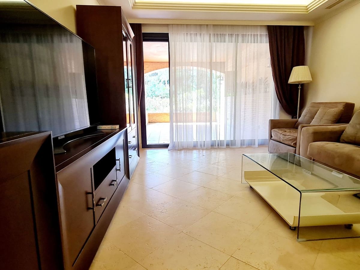 2 soveværelse Lejlighed til leje i Guadalmina med garage - € 3.000 (Ref: 8869494)