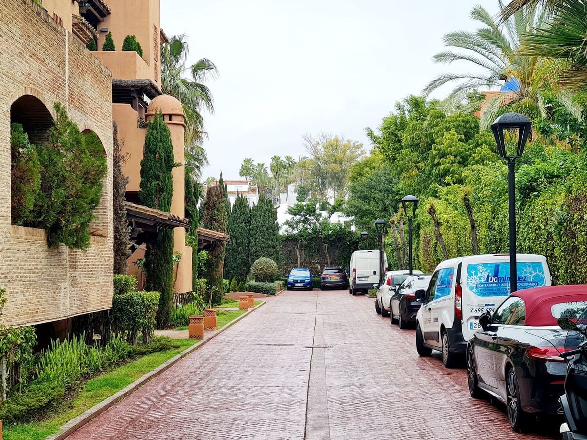 2 soveværelse Lejlighed til leje i Guadalmina med garage - € 3.000 (Ref: 8869494)