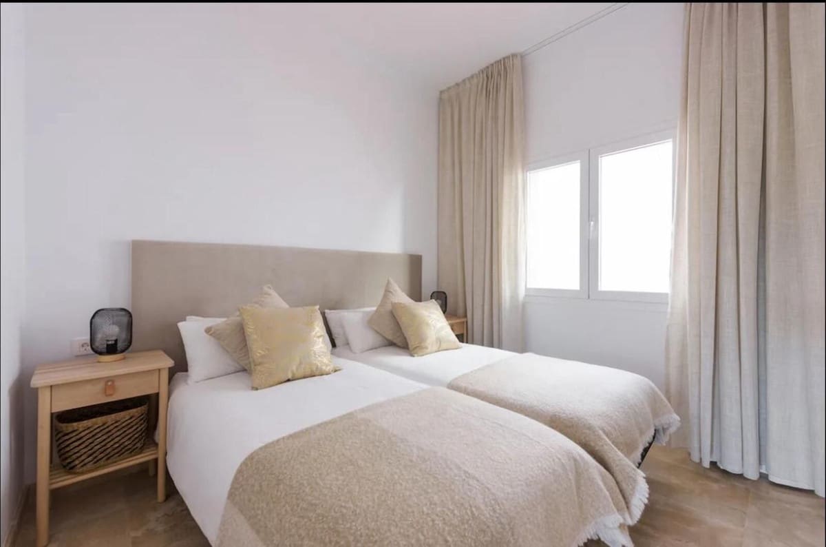 3 camera da letto Appartamento da affittare in El Paraiso con garage - 3.500 € (Rif: 8913706)