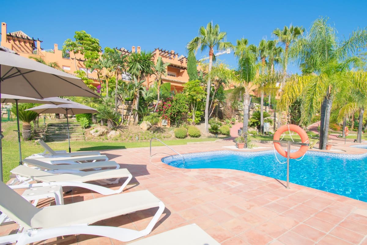 3 sovrum Radhus till salu i Benahavis med garage - 676 000 € (Ref: 8924862)