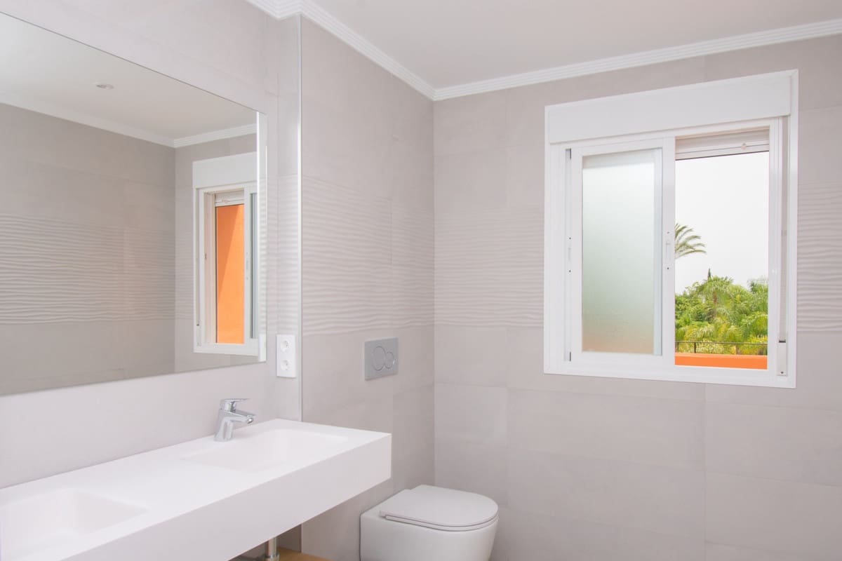 3 sovrum Radhus till salu i Benahavis med garage - 676 000 € (Ref: 8924862)