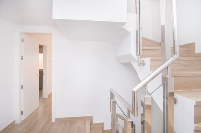 4 makuuhuone Rivitalo vuokrattavana paikassa El Paraiso, Estepona mukana 
autotalli - 3 900 € (Ref: 8924863)