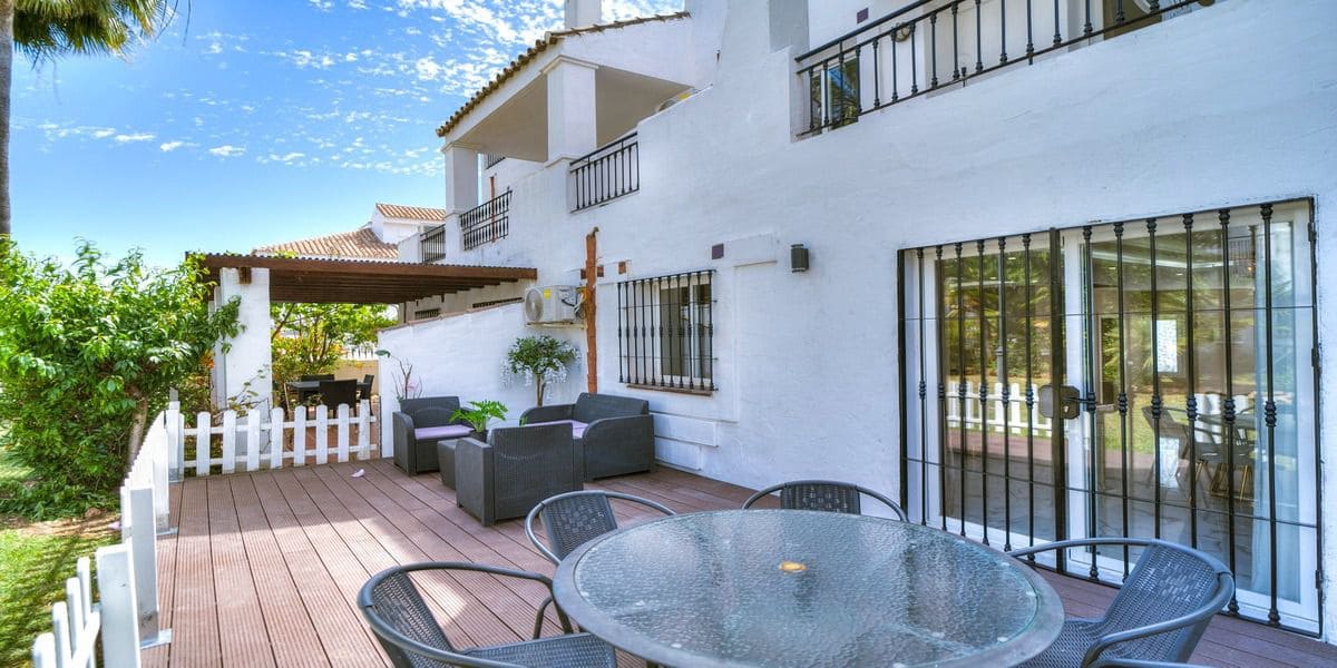 4 sypialnia Dom szeregowy na sprzedaż w Marbella z garażem - 889 000 € (Ref: 8940683)