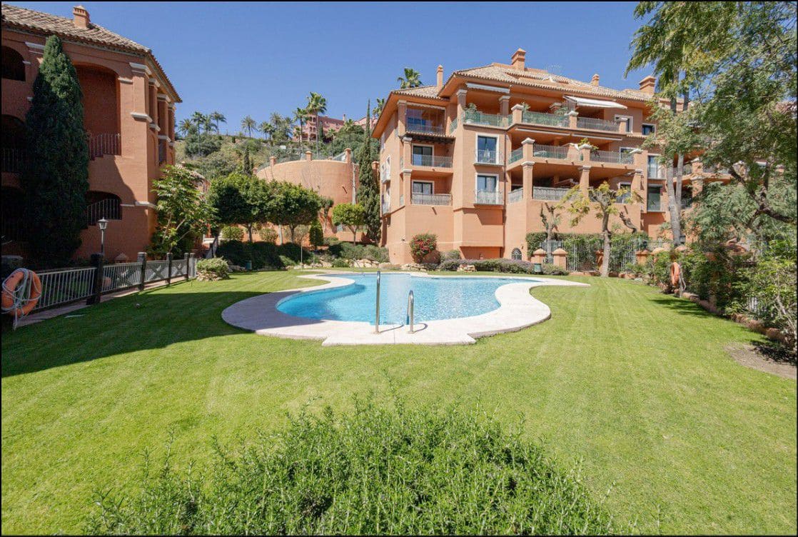 2 soveværelse Lejlighed til salg i Monte Halcones med garage - € 750.000 (Ref: 8960401)