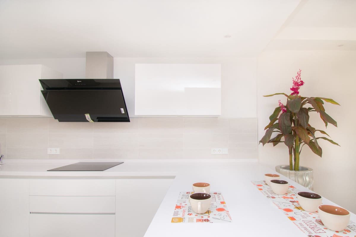 Adosado de 3 habitaciones en Benahavís en alquiler con piscina garaje - 3.300 € (Ref: 8960402)