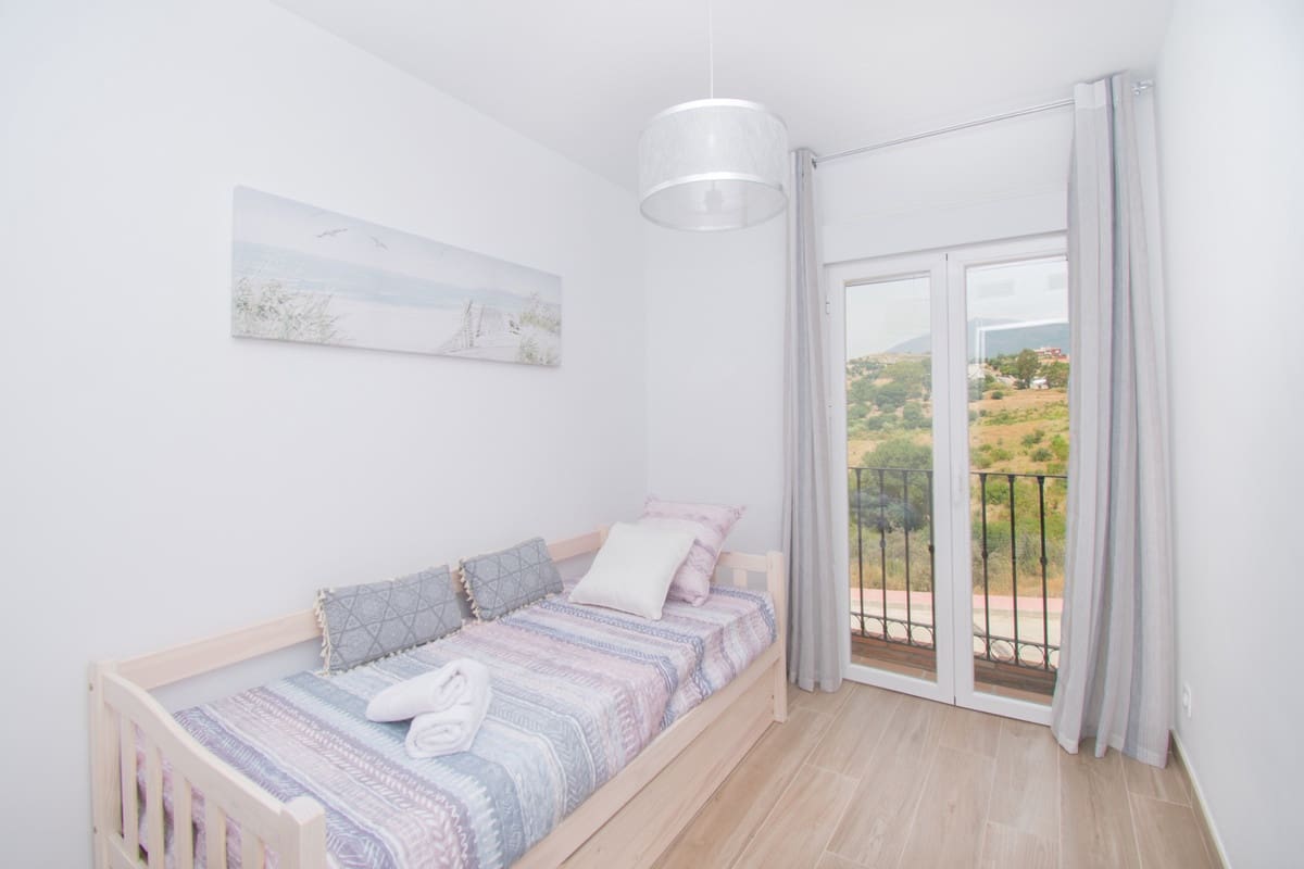 Adosado de 3 habitaciones en Benahavís en alquiler con piscina garaje - 3.300 € (Ref: 8960402)