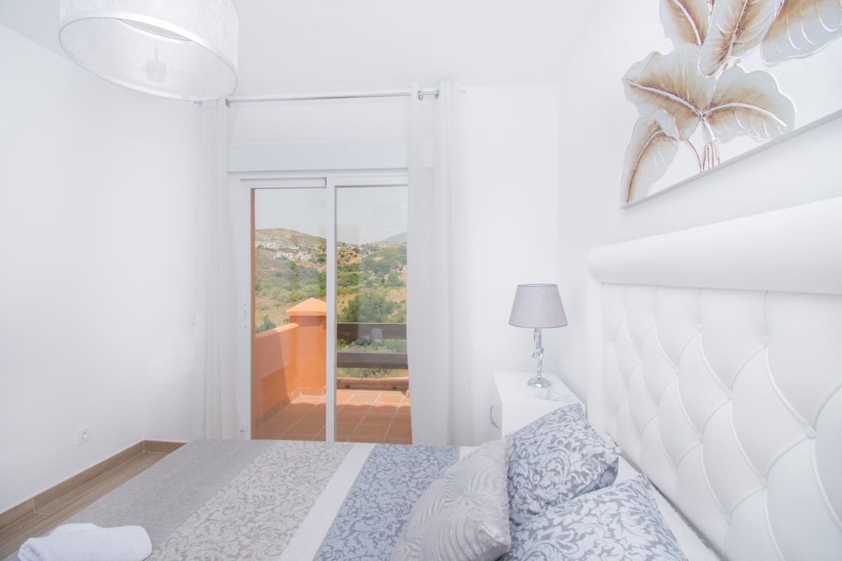 Adosado de 3 habitaciones en Benahavís en alquiler con piscina garaje - 3.300 € (Ref: 8960402)