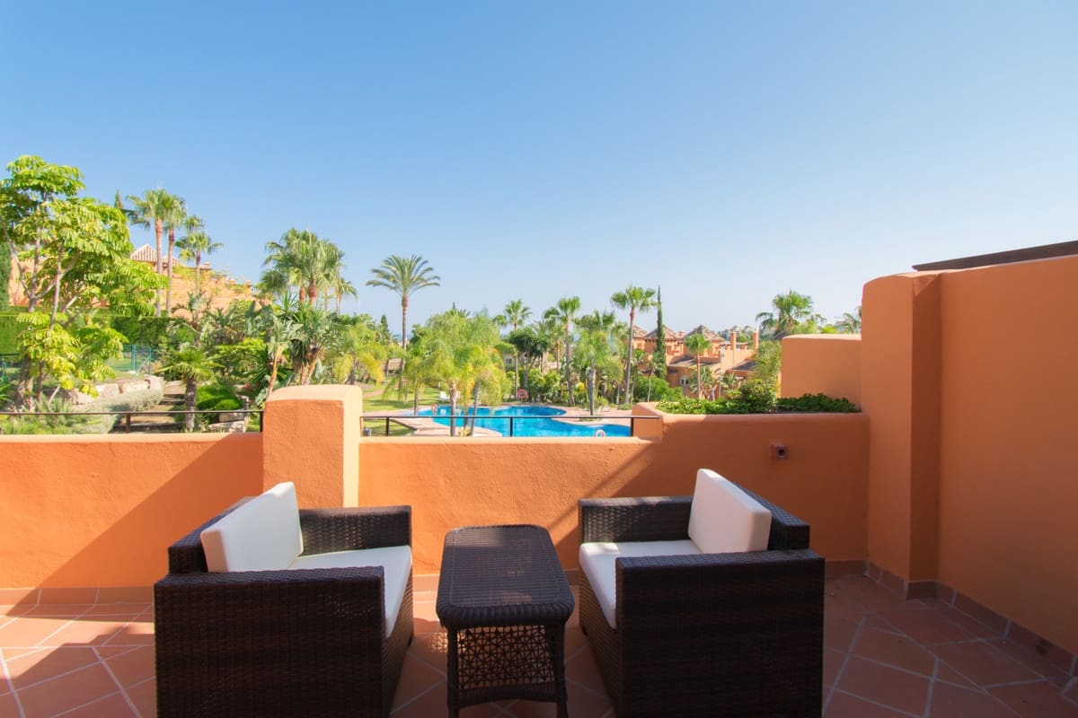 Adosado de 3 habitaciones en Benahavís en alquiler con piscina garaje - 3.300 € (Ref: 8960402)