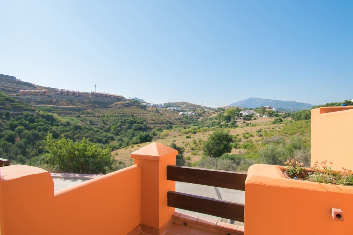 Adosado de 3 habitaciones en Benahavís en alquiler con piscina garaje - 3.300 € (Ref: 8960402)