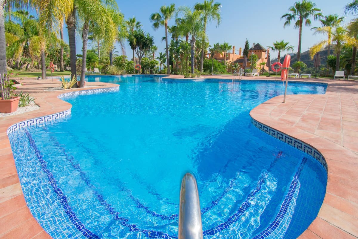 Adosado de 3 habitaciones en Benahavís en alquiler con piscina garaje - 3.300 € (Ref: 8960402)