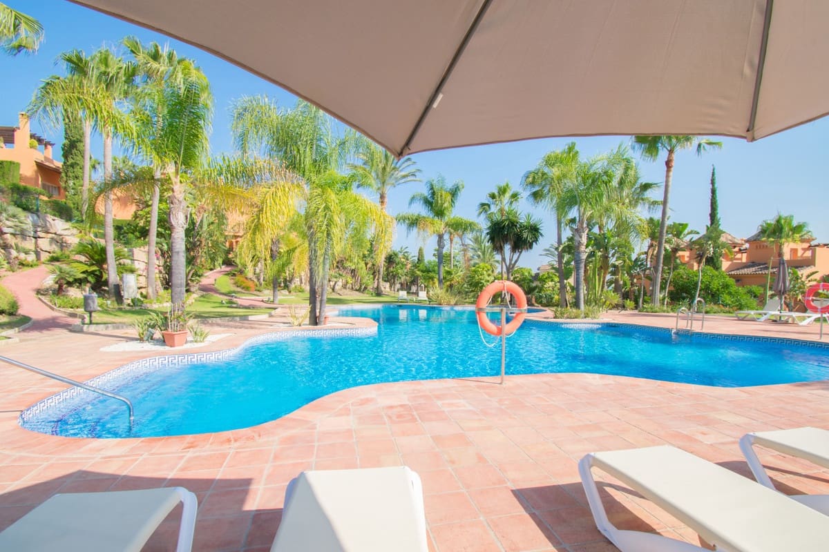 Adosado de 3 habitaciones en Benahavís en alquiler con piscina garaje - 3.300 € (Ref: 8960402)
