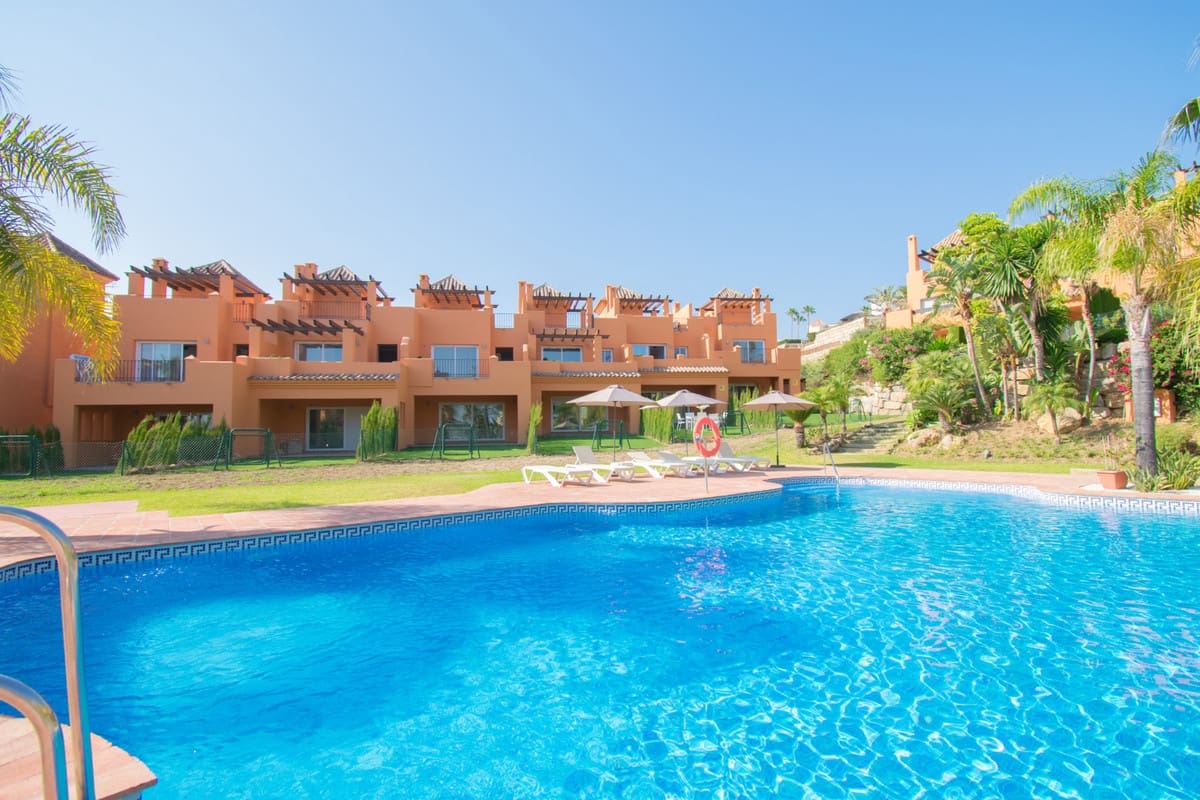 Adosado de 3 habitaciones en Benahavís en alquiler con piscina garaje - 3.300 € (Ref: 8960402)