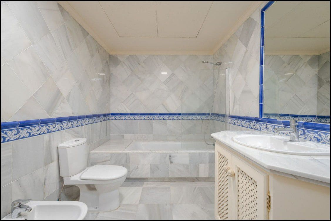 Appartement de 2 chambres à louer à Monte Halcones avec garage - 2 400 € (Ref: 8960403)