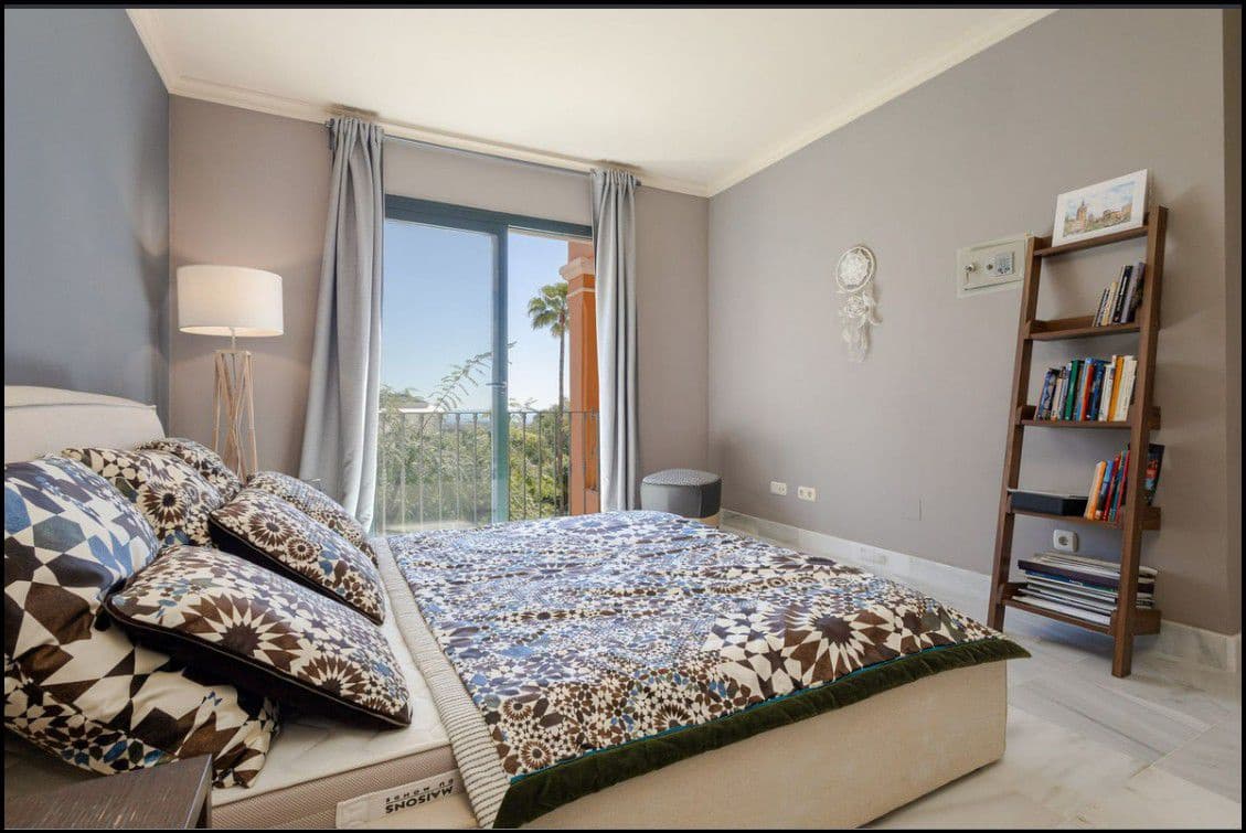 Appartement de 2 chambres à louer à Monte Halcones avec garage - 2 400 € (Ref: 8960403)