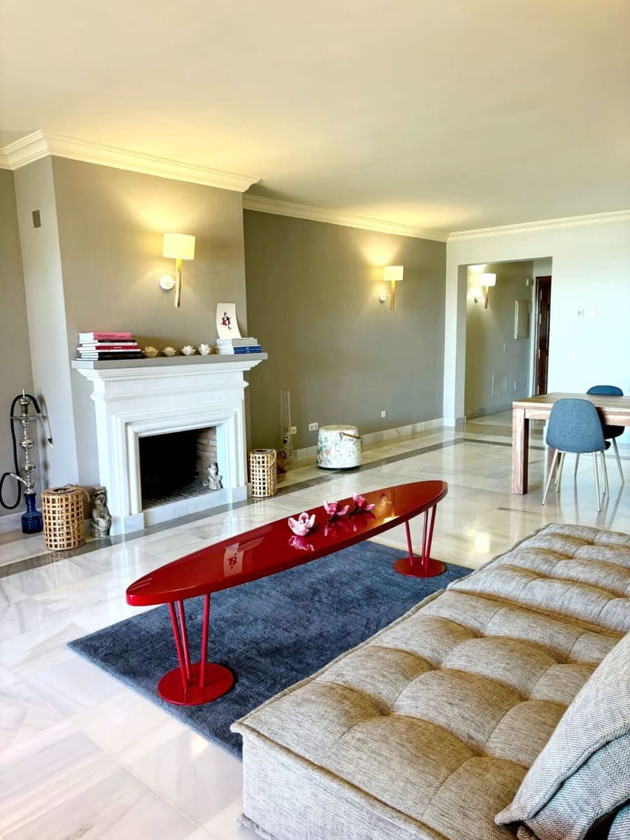 Appartement de 2 chambres à louer à Monte Halcones avec garage - 2 400 € (Ref: 8960403)