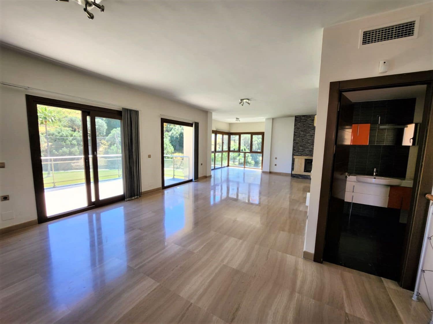 3 soverom Villa til leie i Riviera del Sol med garasje - € 3 600 (Ref: 8960405)