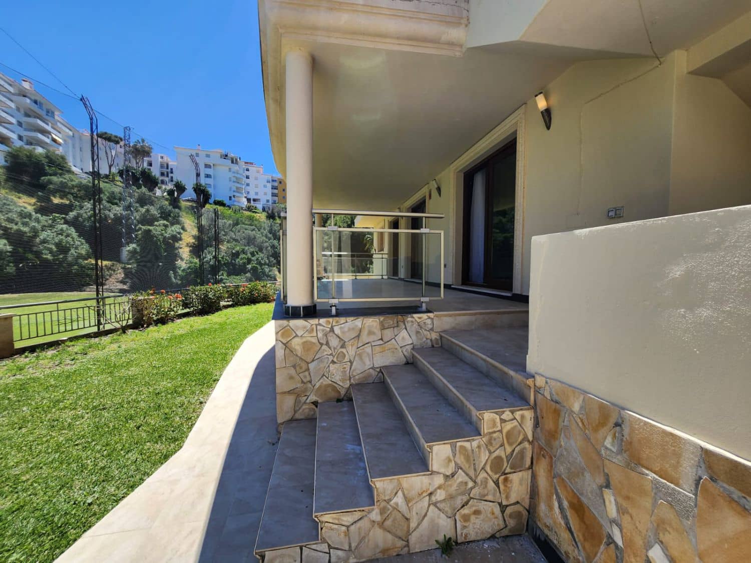 3 soverom Villa til leie i Riviera del Sol med garasje - € 3 600 (Ref: 8960405)