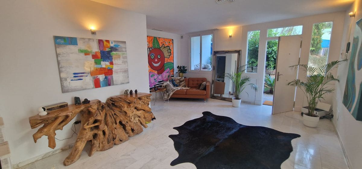 4 bedroom Villa for sale in Marbella with garage - € 875,000 (Ref: 8982725)