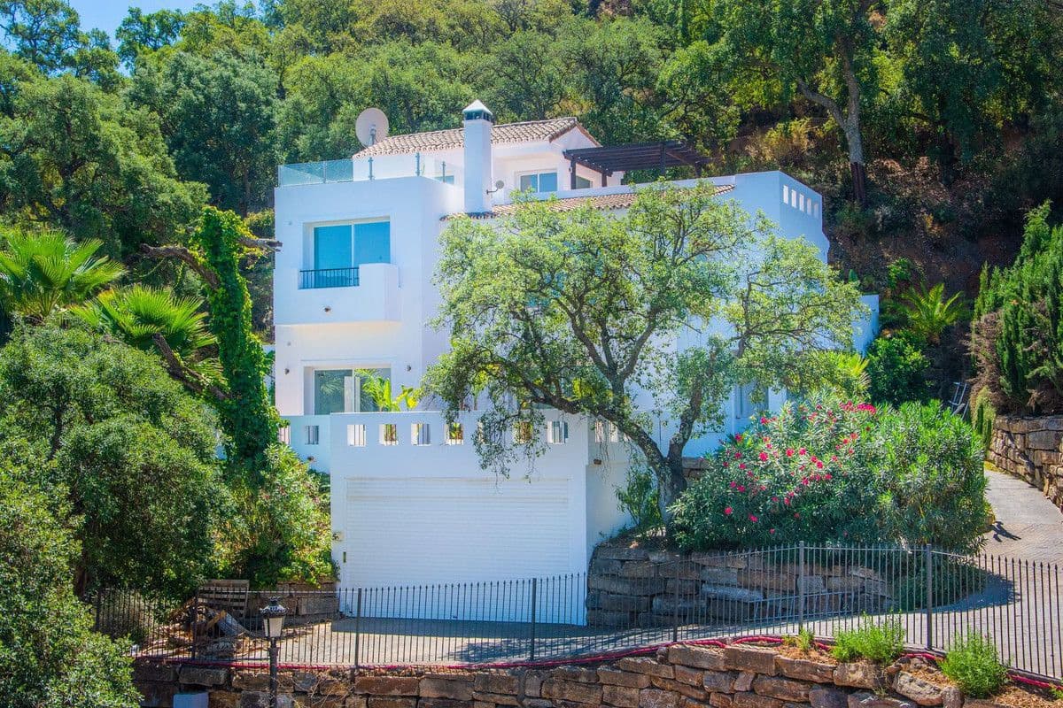 4 bedroom Villa for sale in Marbella with garage - € 875,000 (Ref: 8982725)