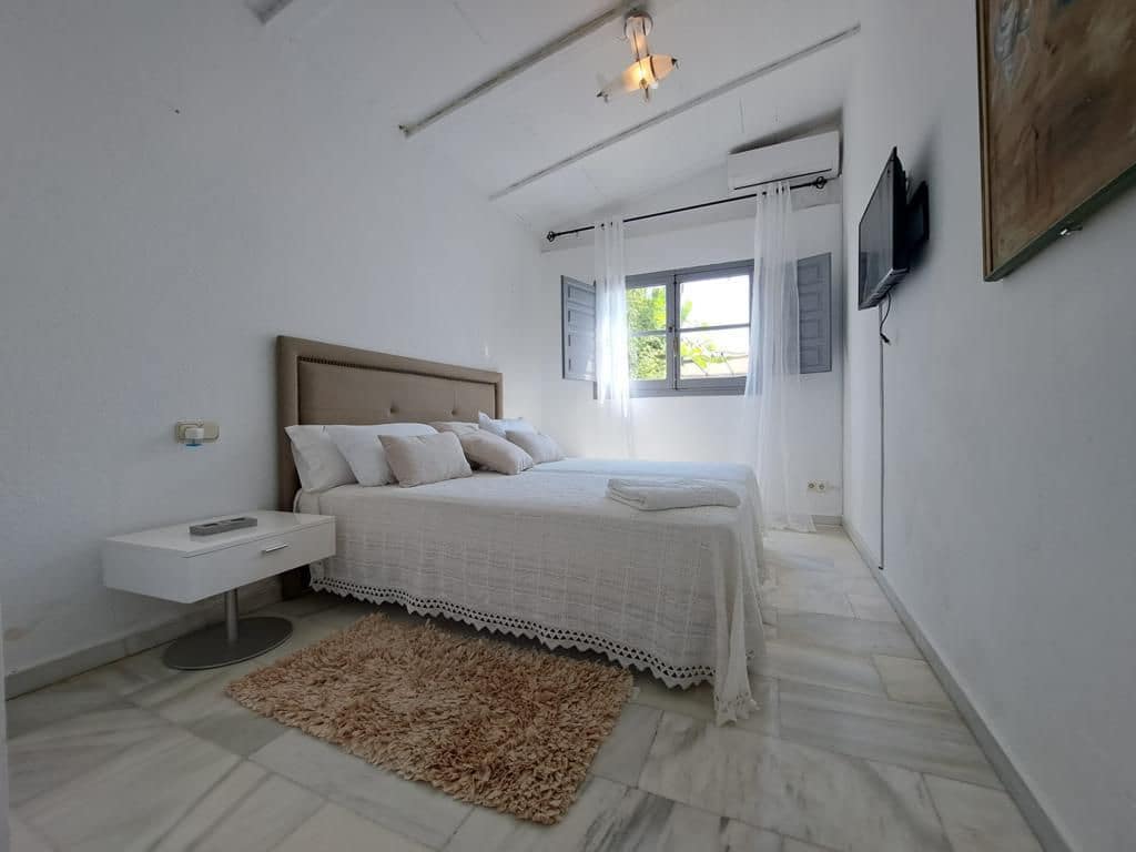 Villa/Maison de 5 chambres à louer à El Velerin - 5 500 € (Ref: 8982728)