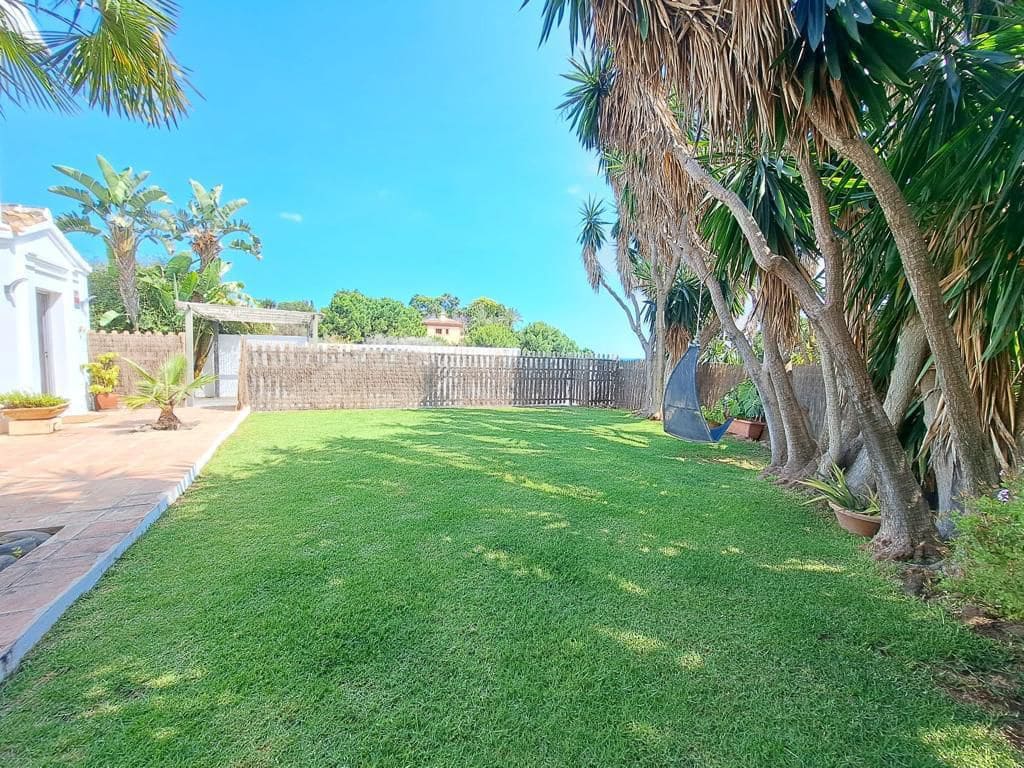 Villa/Maison de 5 chambres à louer à El Velerin - 5 500 € (Ref: 8982728)