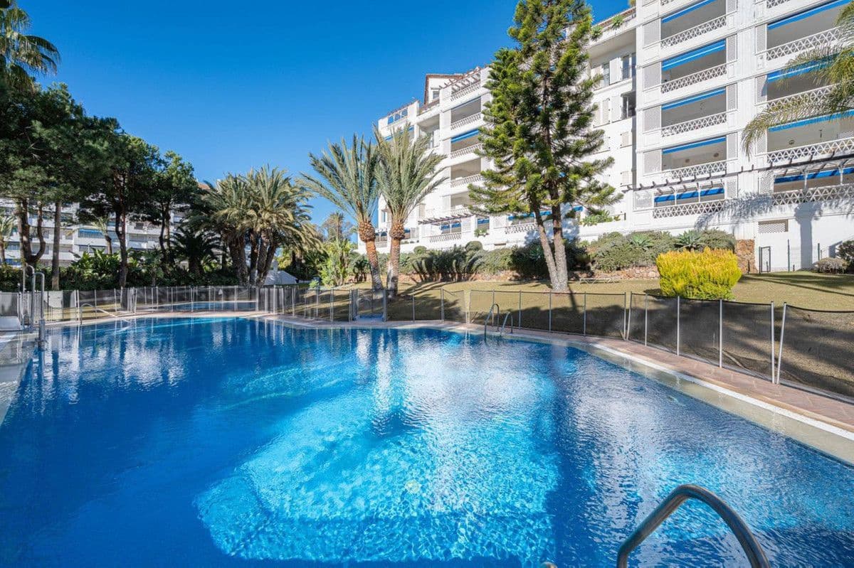 2 sypialnia Apartament do wynajęcia w Puerto Banus - 3 200 € (Ref: 8982729)