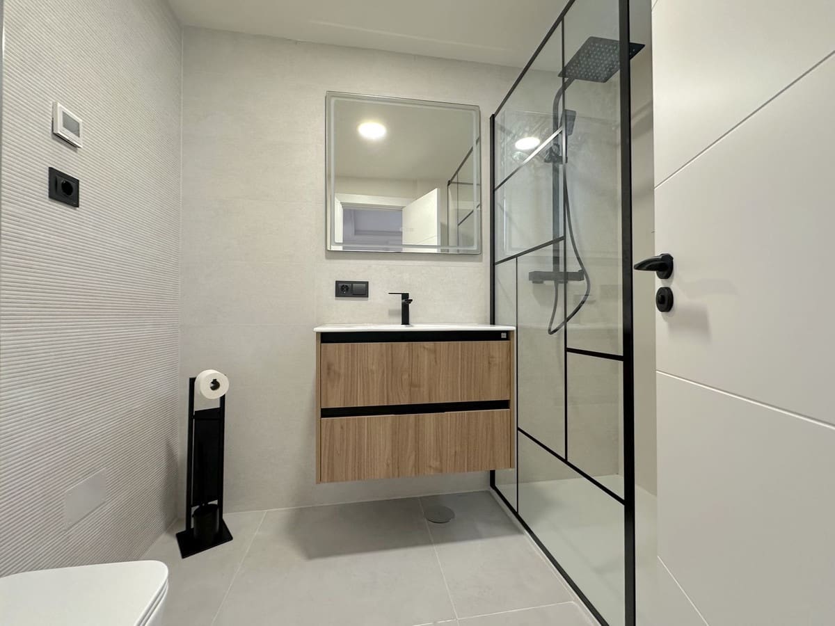 3 bedroom Apartment for sale in Golden Mile with garage - € 565,000 (Ref: 9001566)