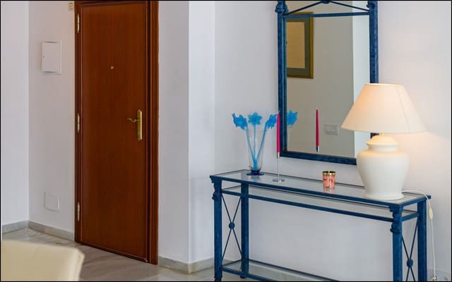 2 soveværelse Penthouse til salg i Puerto Banus, Marbella - € 970.000 (Ref: 9001568)