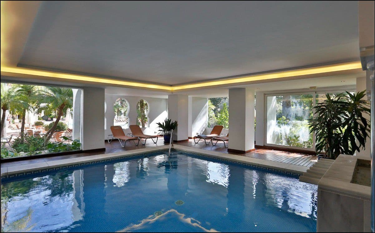 2 soverom Penthouse til salgs i Puerto Banus - € 970 000 (Ref: 9001568)