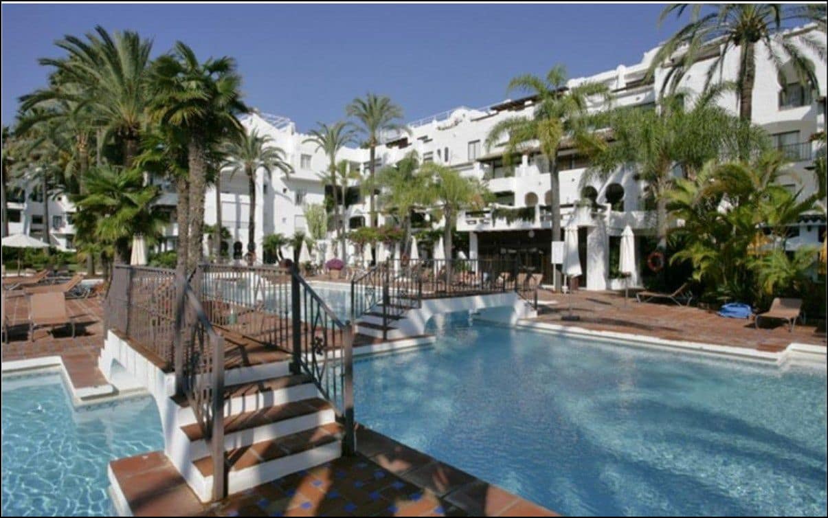 2 soverom Penthouse til salgs i Puerto Banus - € 970 000 (Ref: 9001568)