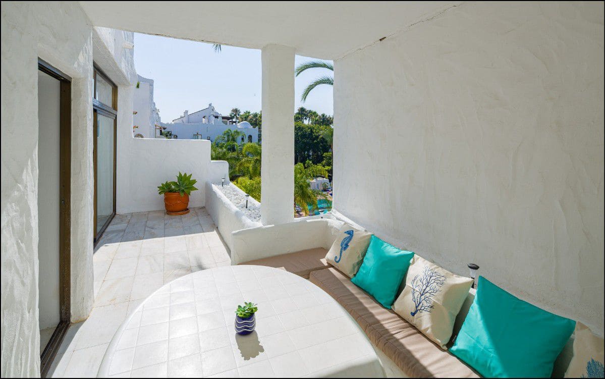 2 soverom Penthouse til salgs i Puerto Banus - € 970 000 (Ref: 9001568)