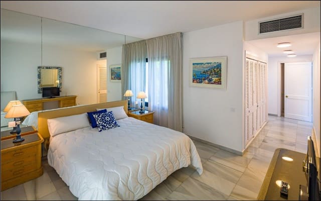 2 soveværelse Penthouse til salg i Puerto Banus, Marbella - € 970.000 (Ref: 9001568)